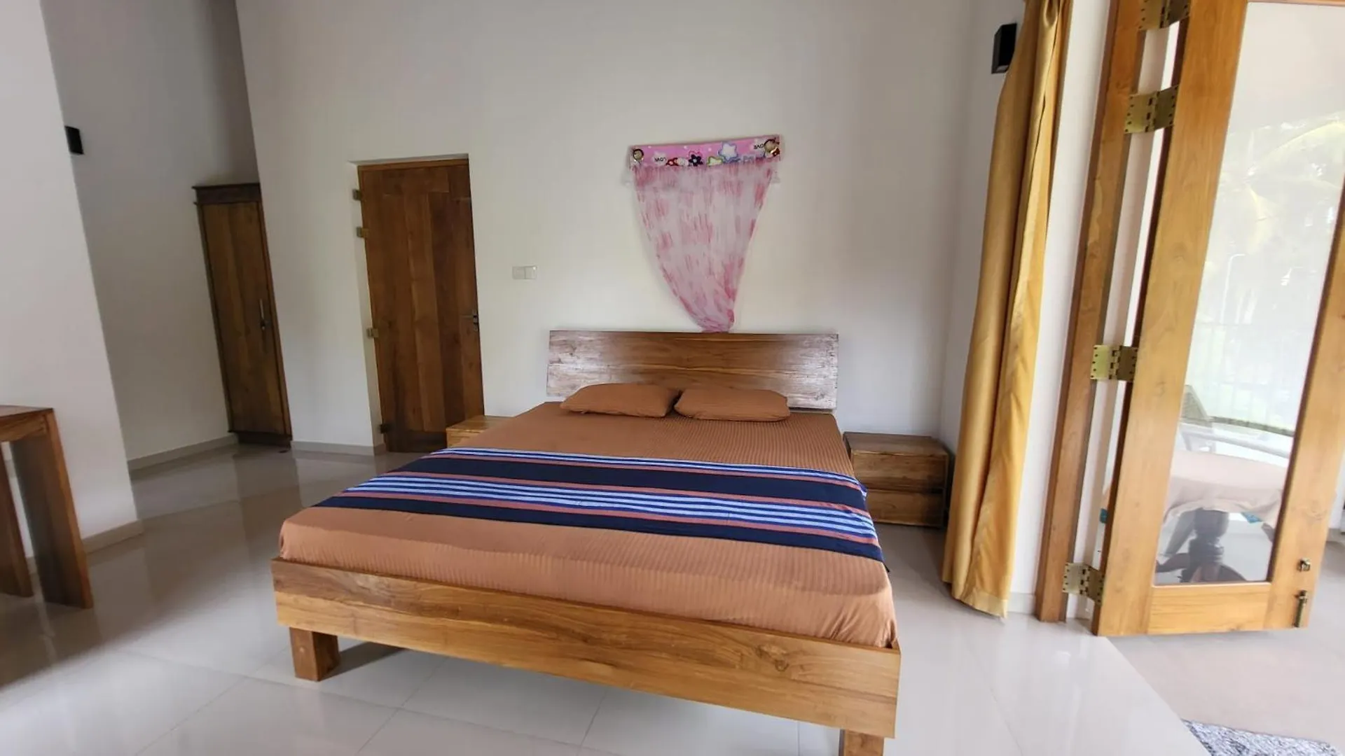 Parrot Paradise Negombo 0*,