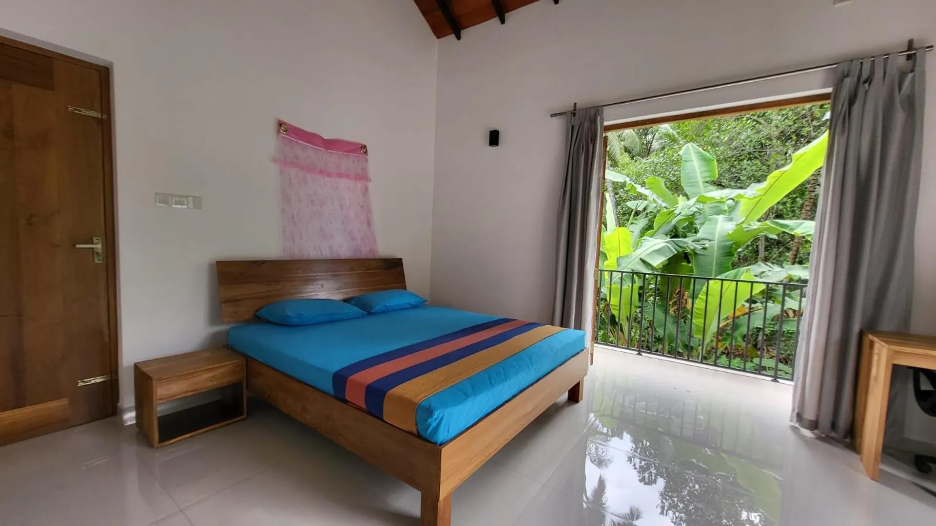 Parrot Paradise Negombo 0*,